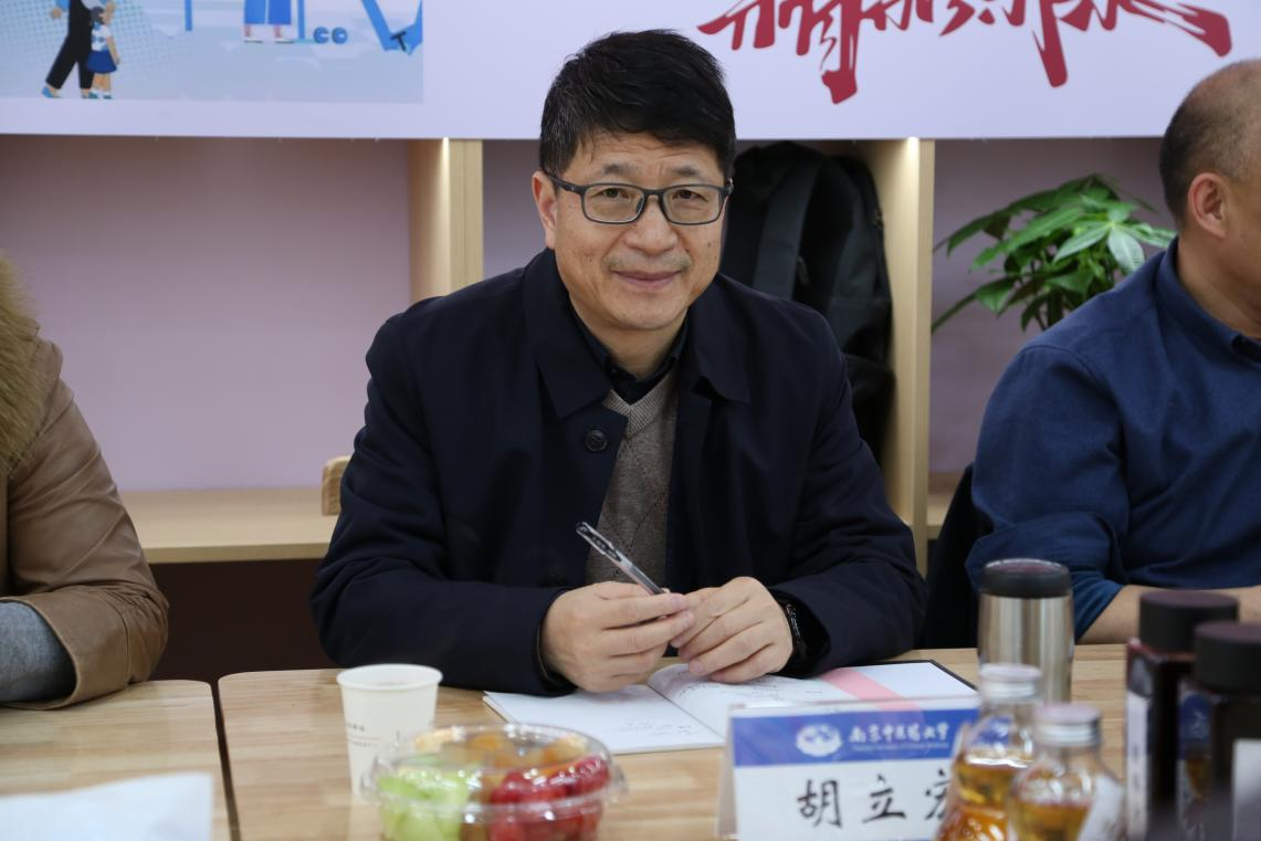 胡立宏副校长进社区参加泰州校区首期“书记青餐叙”与学生面对面座谈