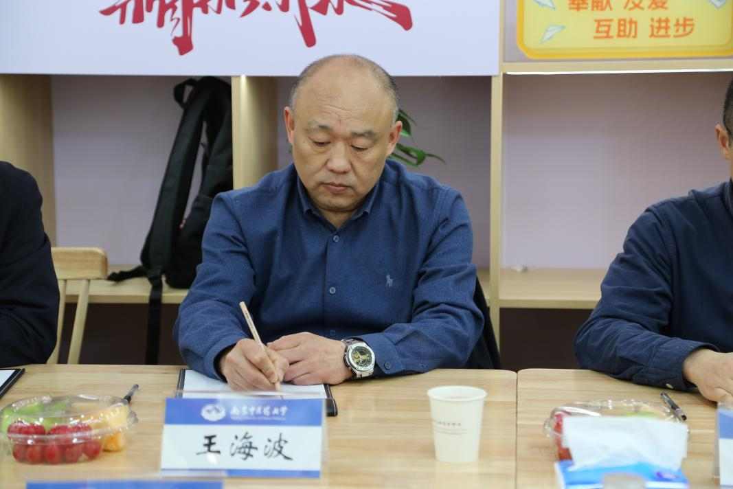 胡立宏副校长进社区参加泰州校区首期“书记青餐叙”与学生面对面座谈